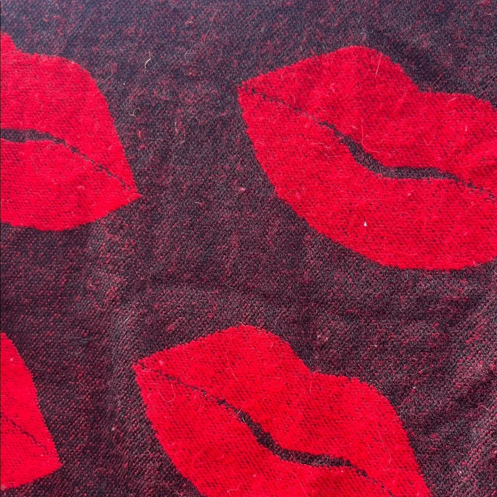 Victoria's Secret Lip Print Knit Fringe Throw Blanket Scarf Kiss Print
